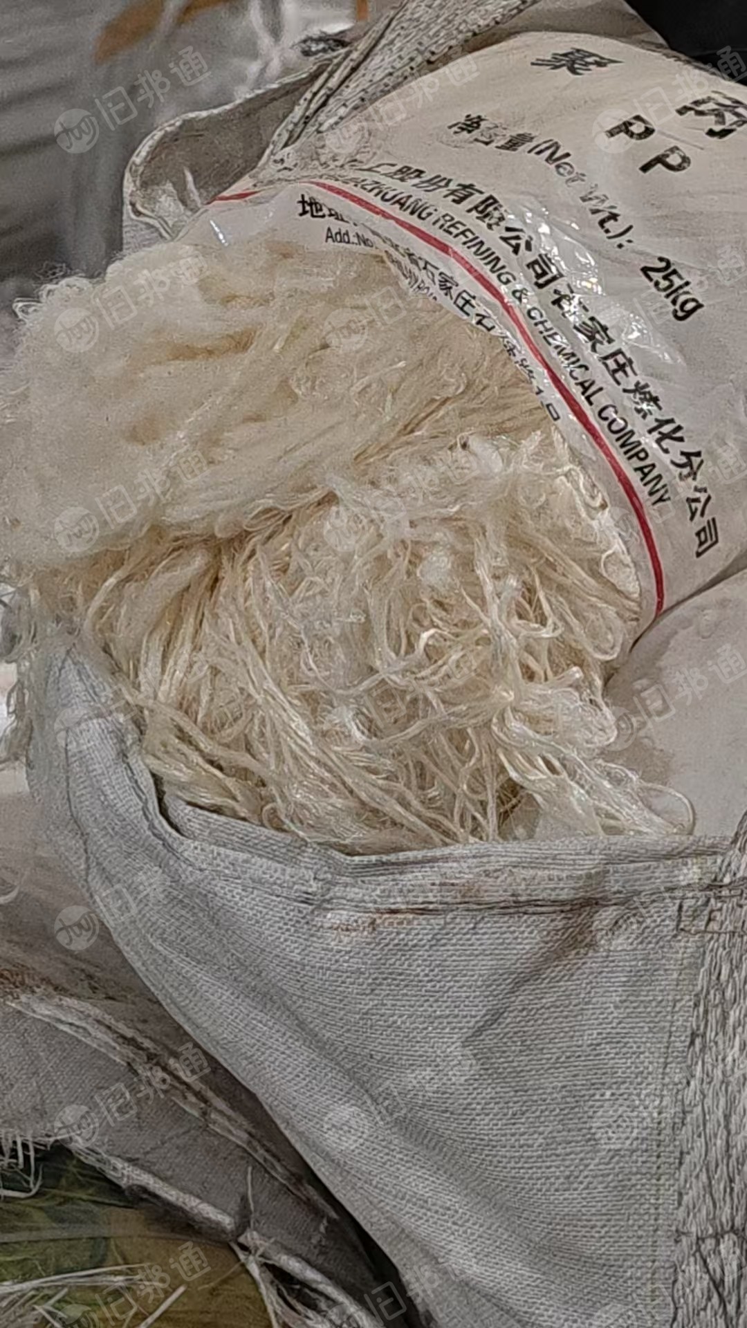 出售丙纶地毯丝，丙纶废料，PP废丝，丙纶废丝，现货有十几吨，货在江苏盐城