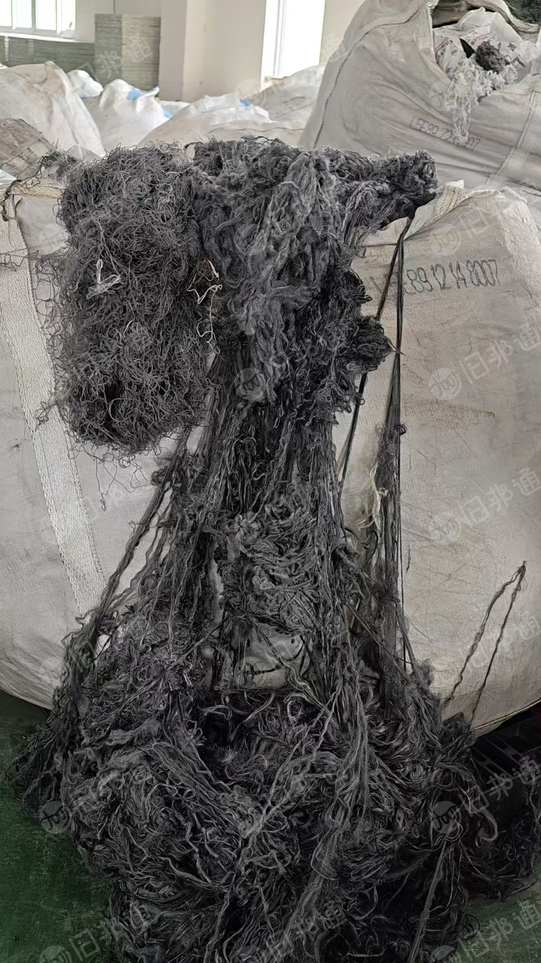 出售丙纶地毯丝，丙纶废料，PP废丝，丙纶废丝，现货有十几吨，货在江苏盐城