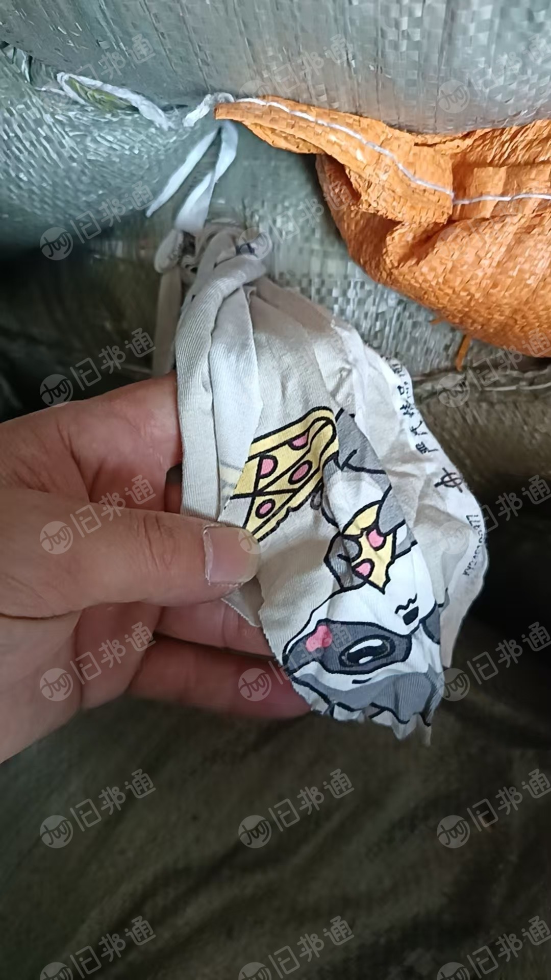出售针织氨棉废布，开花料，现货有五六吨，货在江西上饶