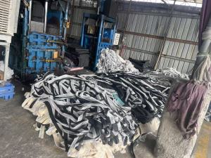 大量出售瑜伽垫厂的PVC边料 现货100吨以上