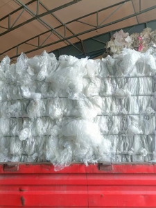 长期出干造高压膜，缠绕膜和平板膜混在一起，现货9.6一车