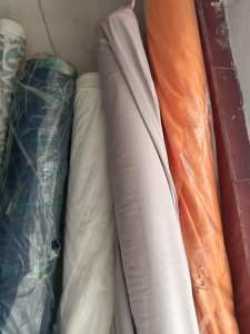 长期出售涤纶磨毛布色丁布,涤纶材质,幅宽2.2-3米之间,克重90左右,现货11万米,10个颜色