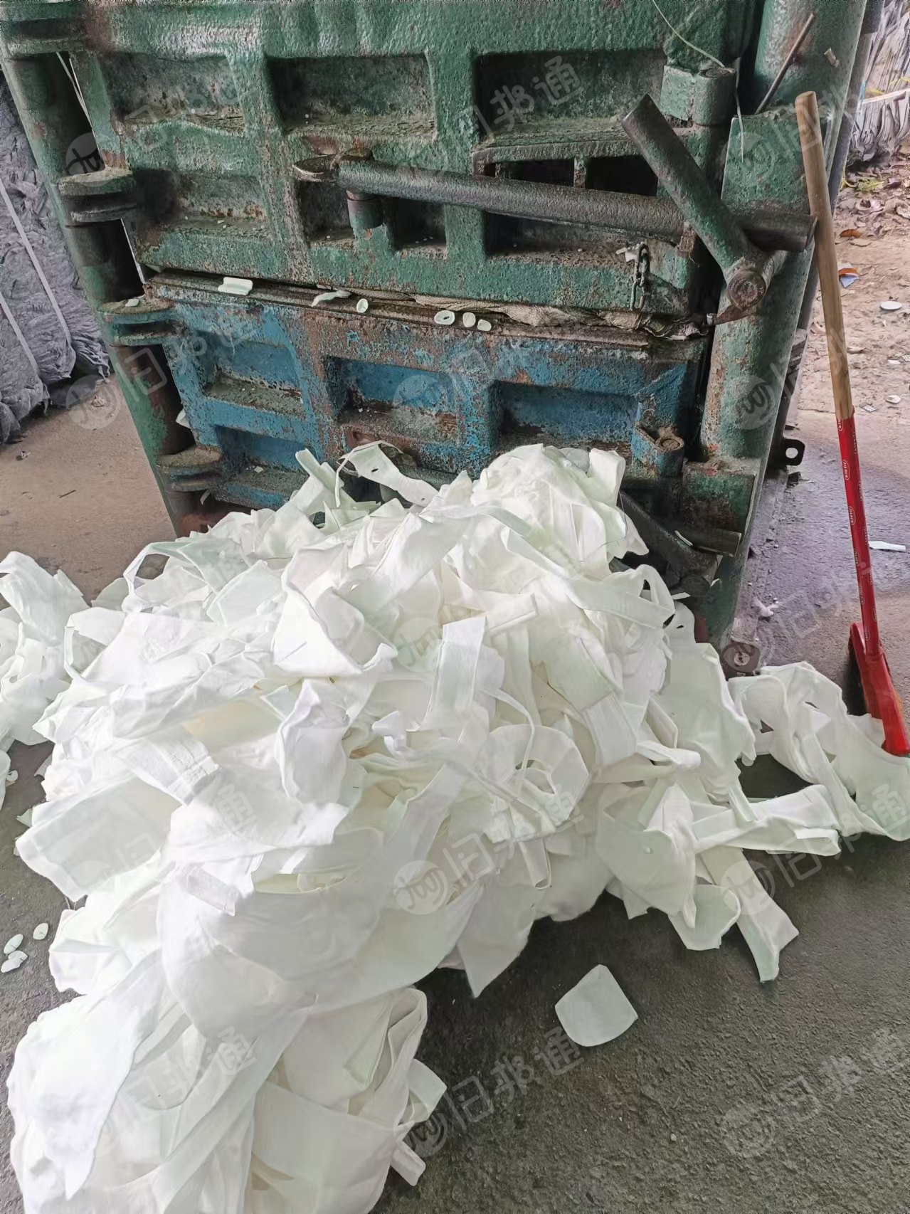 长期出售白色涤纶无纺布边角料，pet无纺布，月供17米一车，货在广东佛山