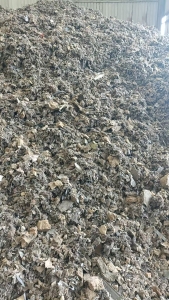 长期出售汽车内饰破碎料，燃烧料，下脚料，月供1000吨，货在河南商丘