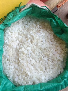 长期求购海鲜盘破碎的低压料，月需一百多吨