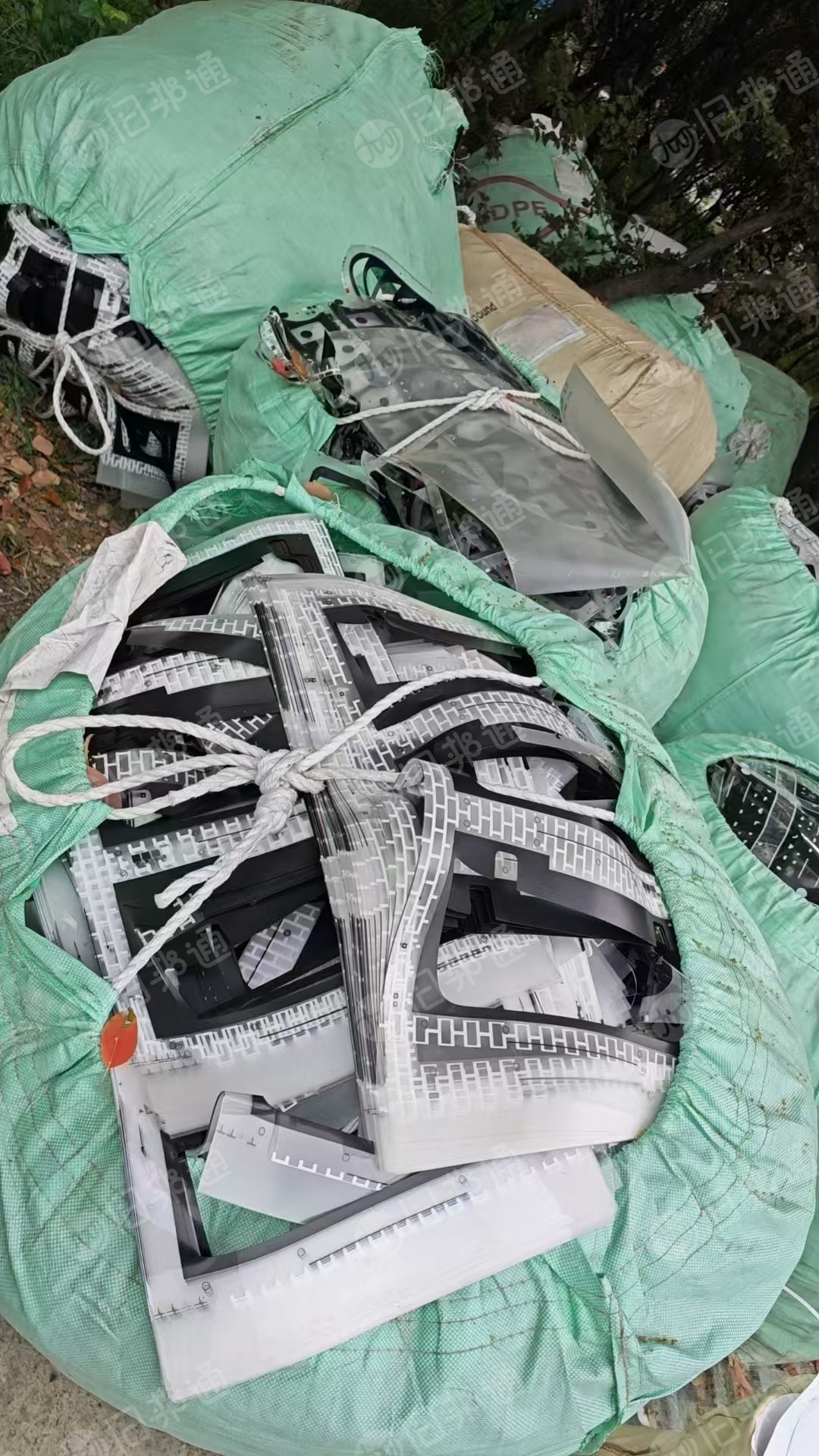 长期出售pc薄片破碎料