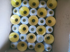 出售一批108*2涤丝绣花线，黑色和白色