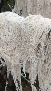 长期出售喷水织机下来的脚边丝,涤棉材质,50涤 50棉,现货有30-40吨左右,厂在河北秦皇岛