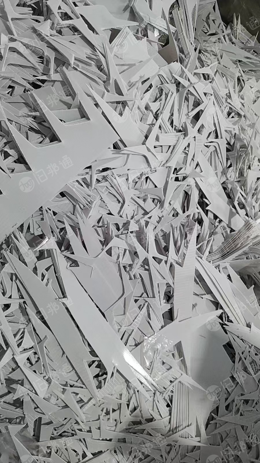 出售低温热熔片下脚料和皮革下脚料