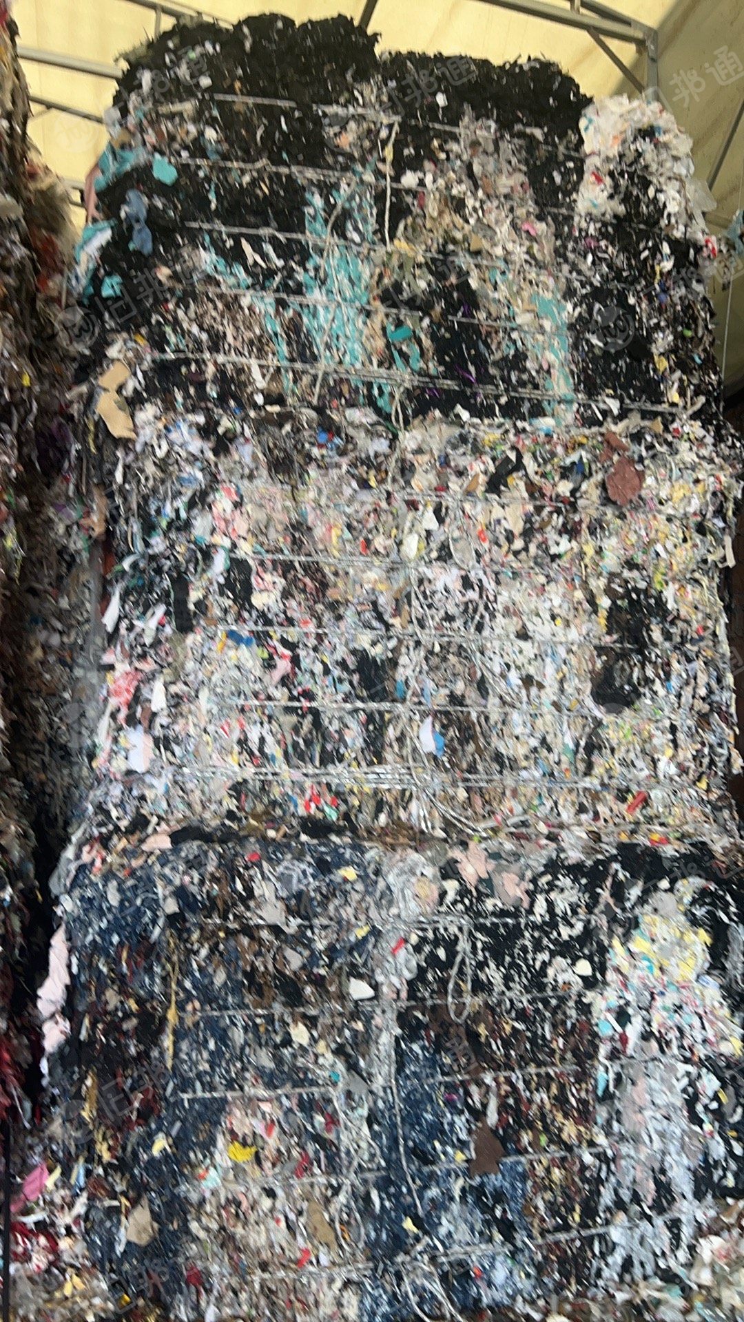 长期大量回收碎布旧衣服黑料燃烧料，粉碎后送水泥厂燃烧，每个月需要3000吨