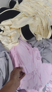 长期出售防晒衣边角料，锦氨废布，锦纶含量85左右，现货有12吨左右，货在江苏徐州