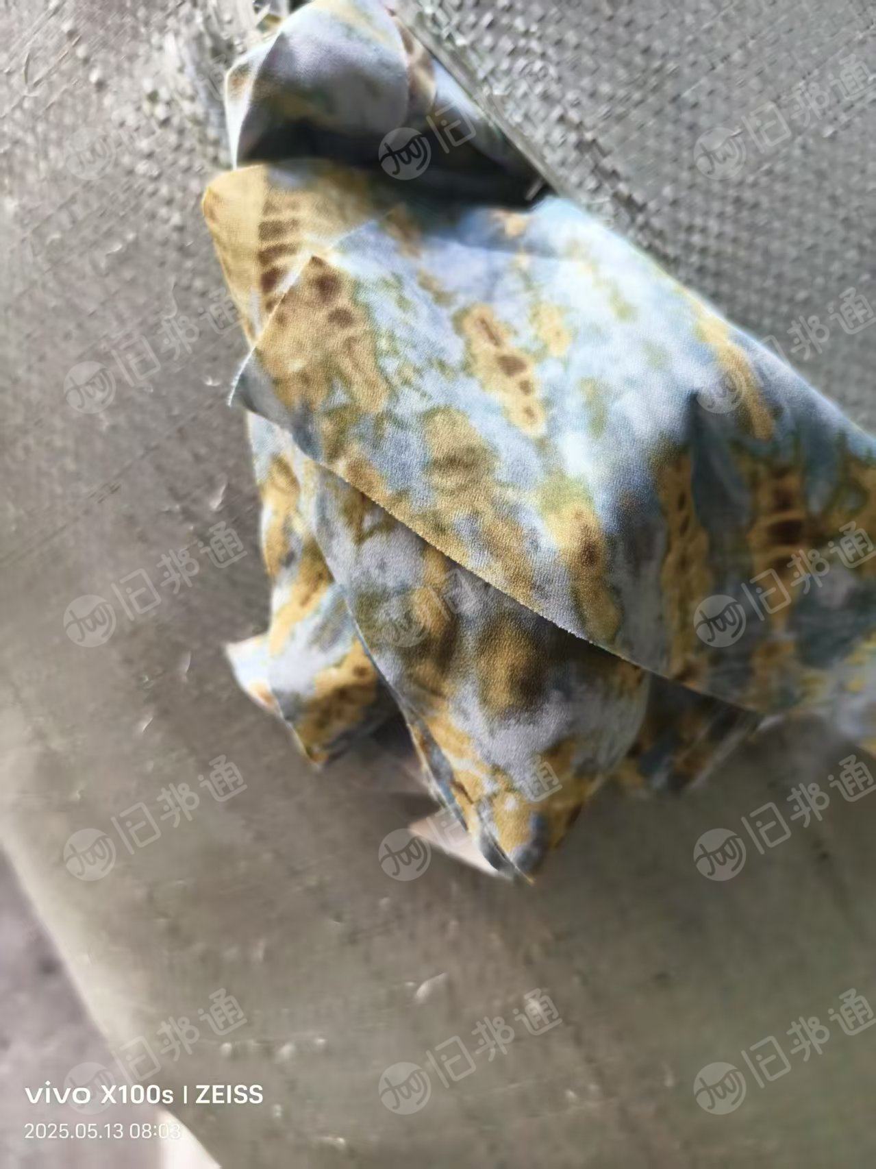 长期大量出售涤纶废布，浅三色，深色黑色，都有，每个月300吨。