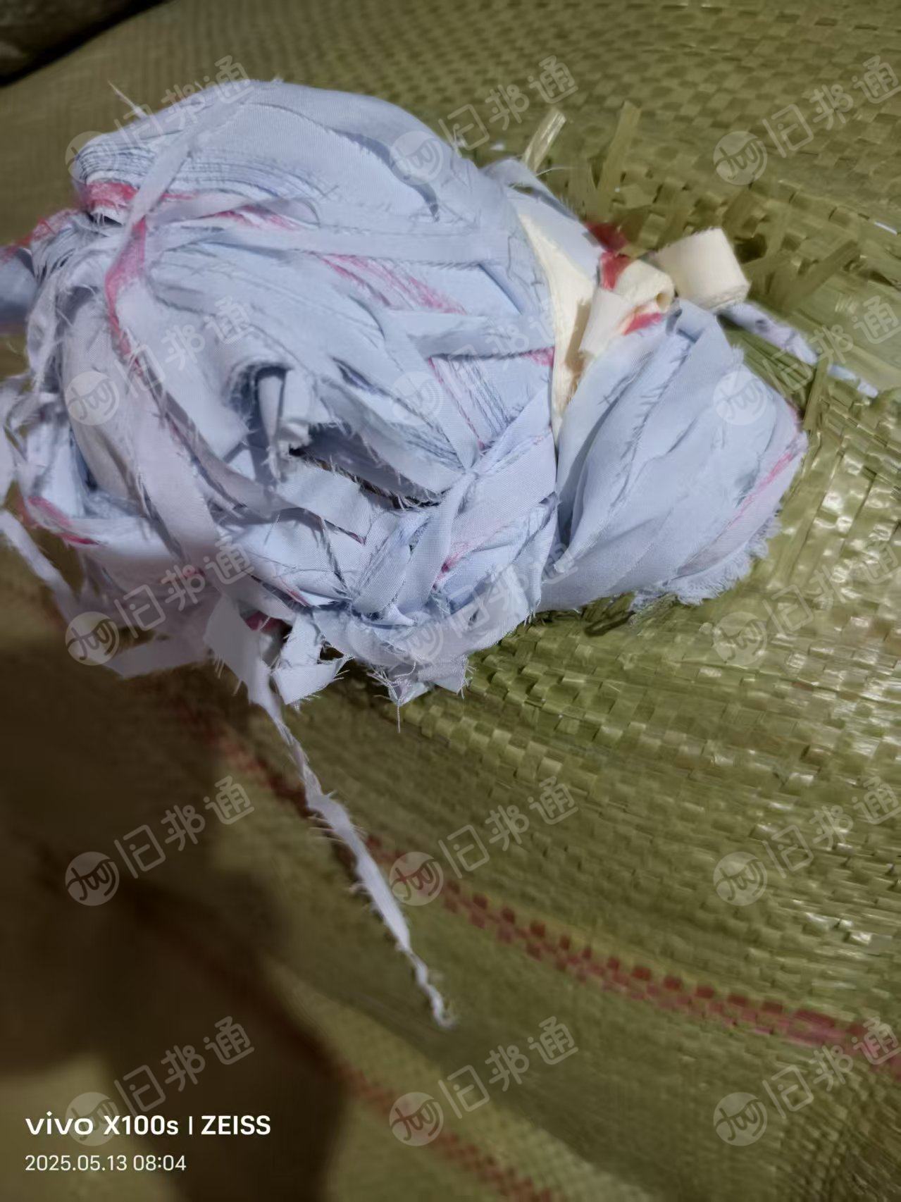 长期大量出售涤纶废布，浅三色，深色黑色，都有，每个月300吨。