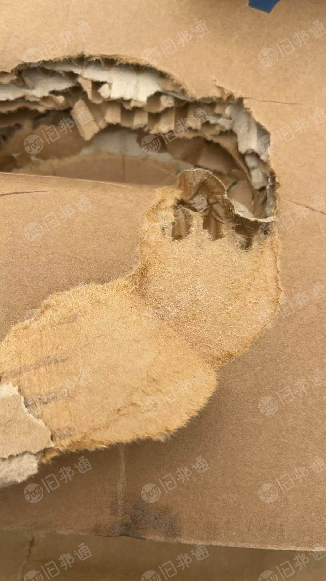 出售甲牛纸箱压块，上下是牛卡，中间是瓦楞纸