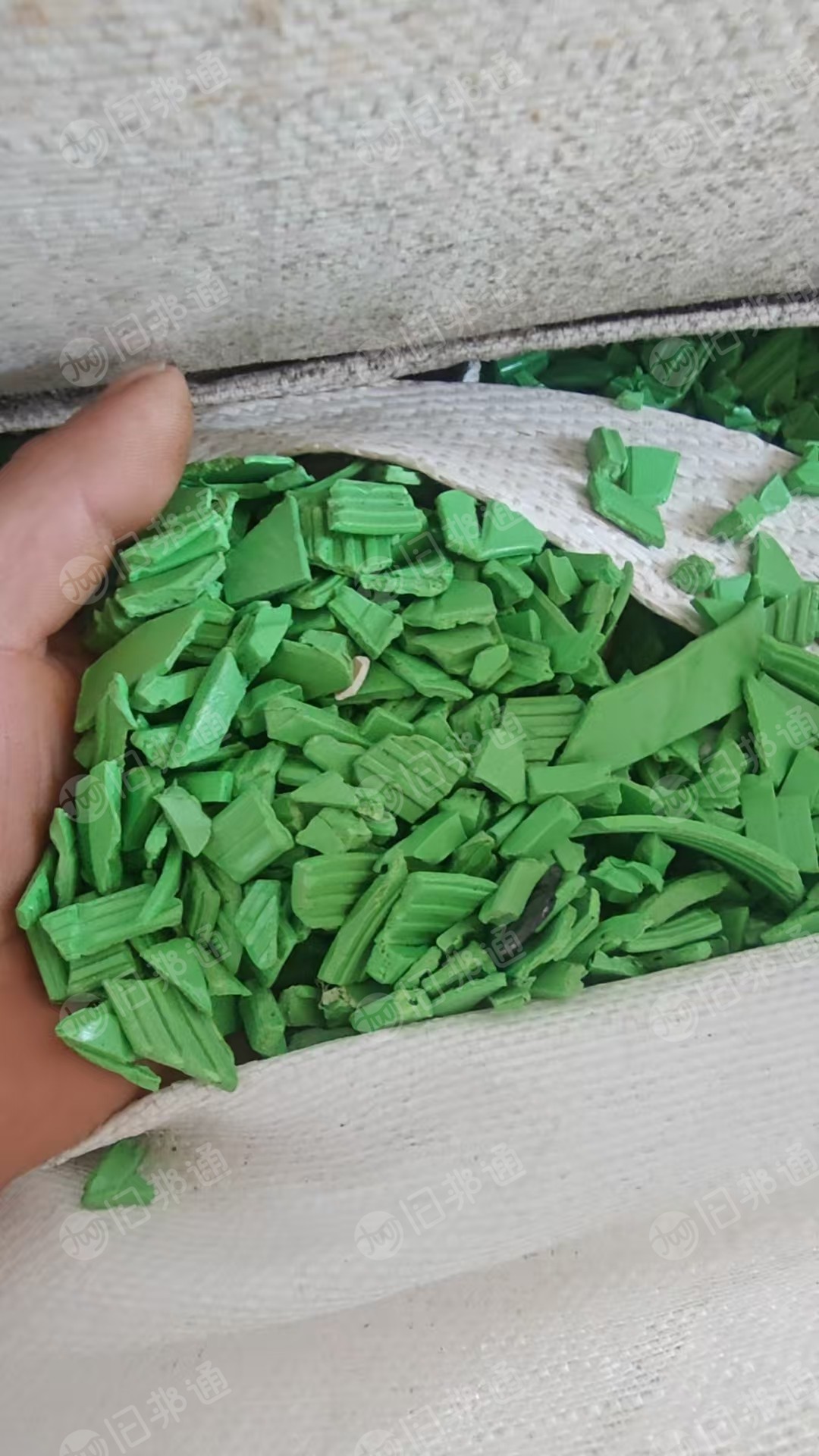 出售pc合金破碎料，家电外壳破碎的，月供300吨