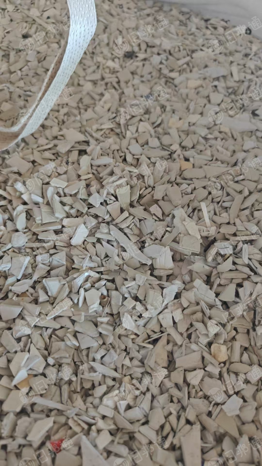 出售pc合金破碎料，家电外壳破碎的，月供300吨