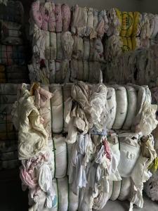 长期出售旧衣服白料，统白，开花料，现货有20吨左右，货在福建泉州
