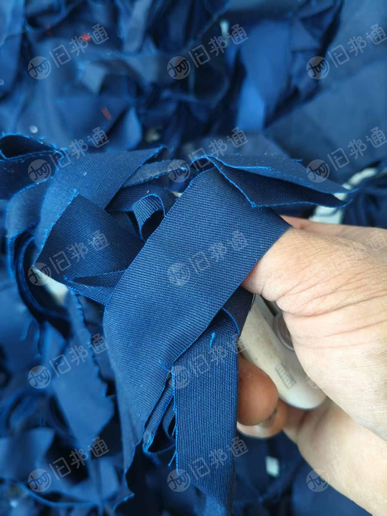 长期出售梭织涤棉废布，涤棉碎布，开花料，现货有十几吨，货在河北保定