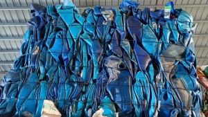 长期出售蓝桶压块，白乙压块，花乙压块