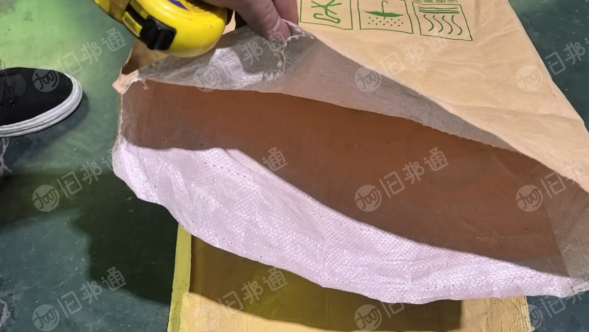 出售二手牛皮纸塑袋，0.25元/条，现货几万个
