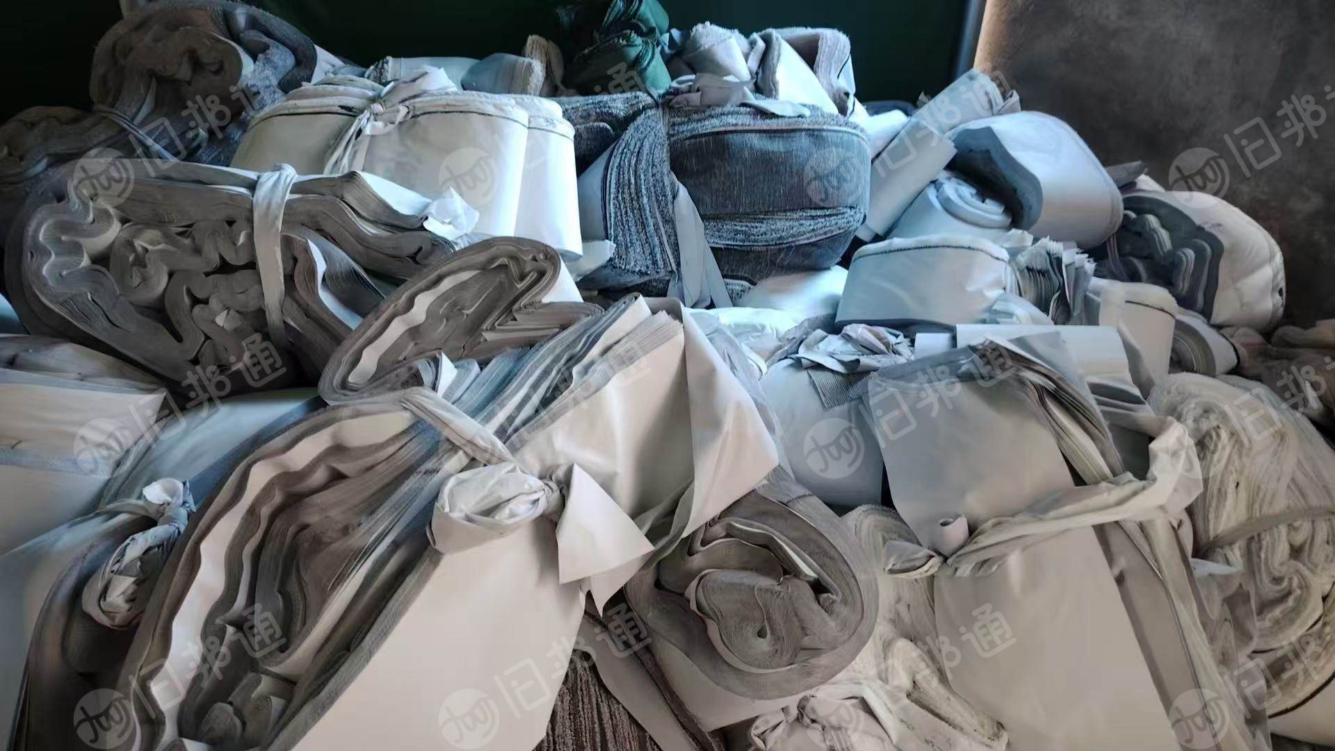 出售涤纶废布，涤纶刀口布，带一层pe膜，可以做打包带