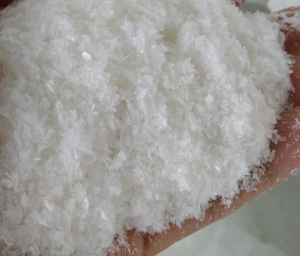 出售瓷白PET膜破碎料