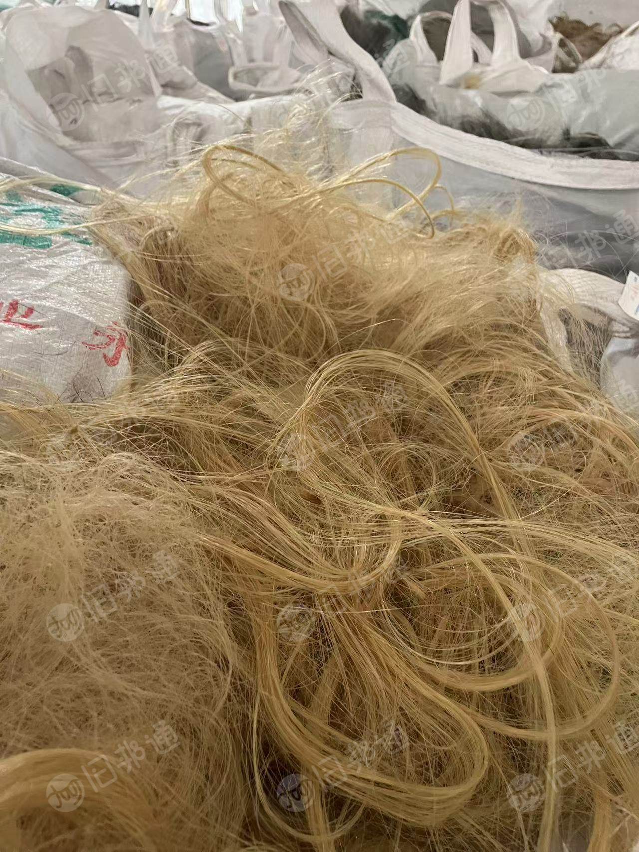 长期出售PBT复合PET废丝，牙刷厂下来的，杂色废丝，现货一百多吨，厂在江苏扬州