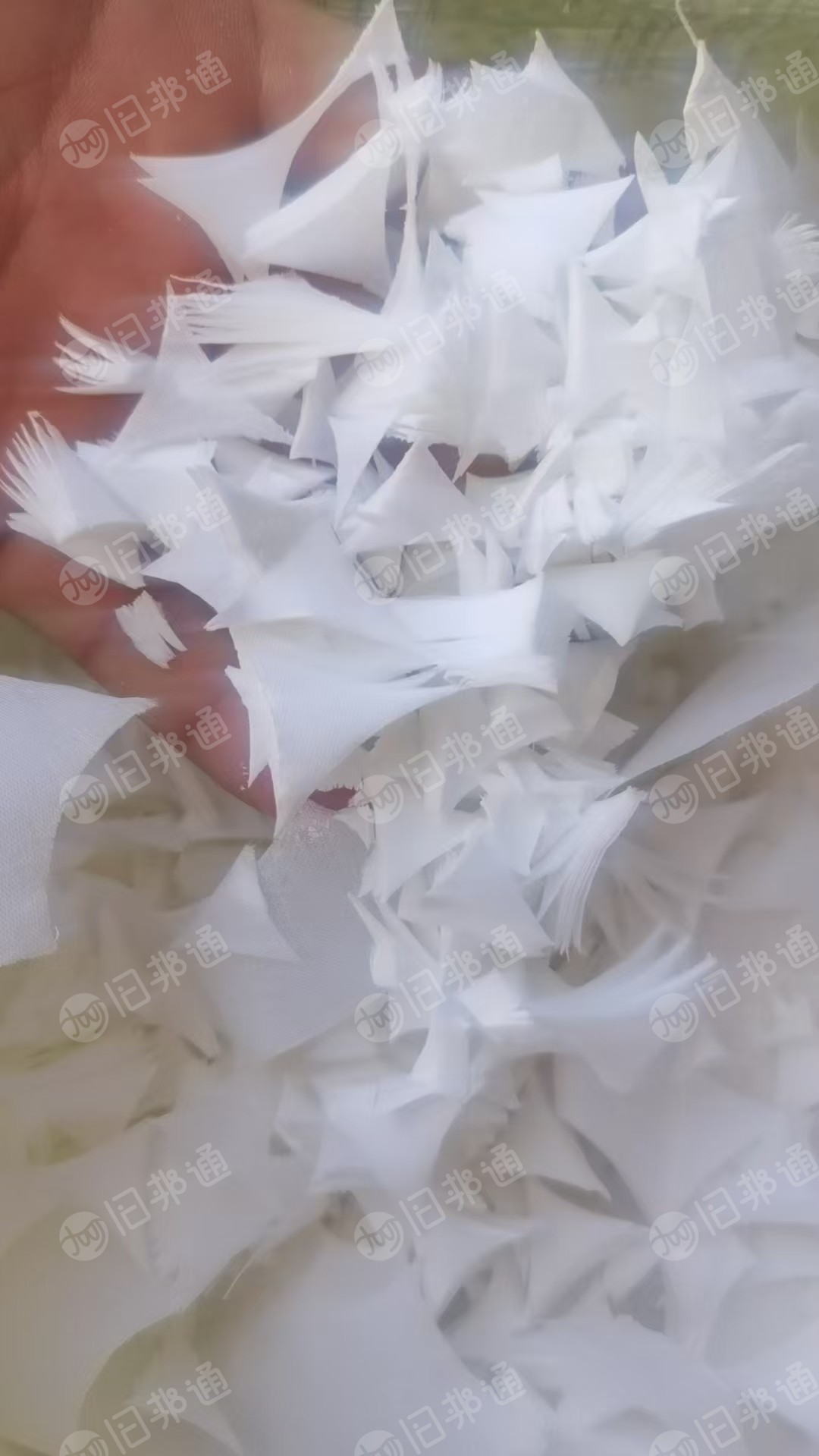 出售pet无纺布切片边角料，月供200吨