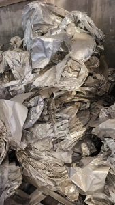 出售铝塑膜废料，含铝5-10个左右，月供40吨