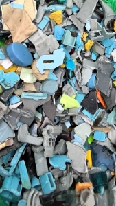 大量出售pc破碎料，现货200多吨