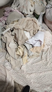 长期大量出售旧衣服二白料，现货20-30吨，厂在江苏苏州