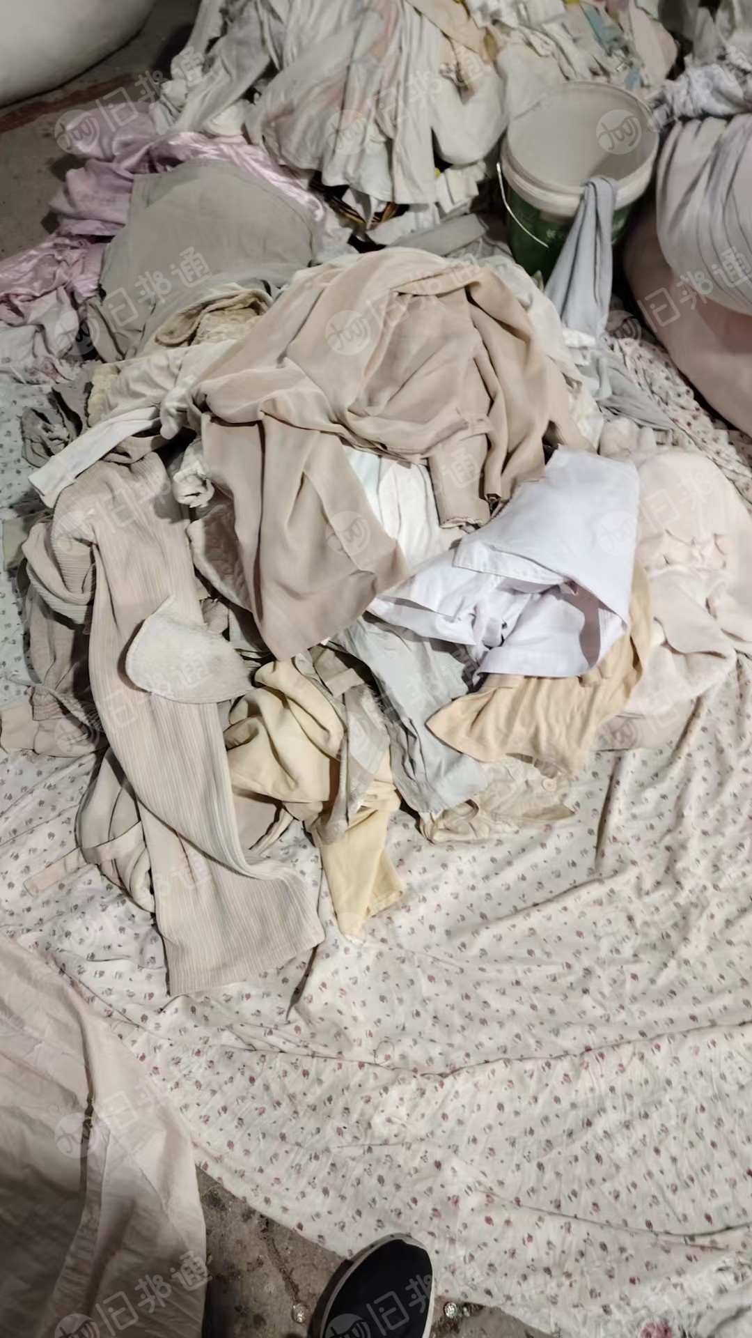 长期大量出售旧衣服二白料，现货20-30吨，厂在江苏苏州