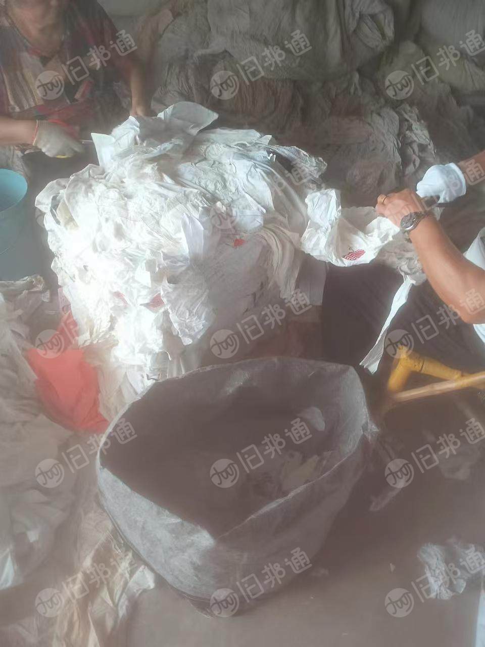 长期大量出售旧衣服大白料，现货30吨，厂在江苏苏州