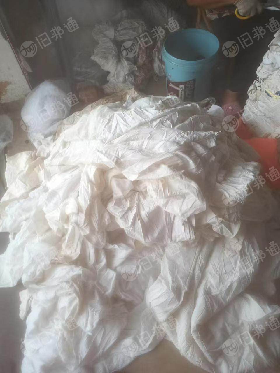 长期大量出售旧衣服大白料，现货30吨，厂在江苏苏州