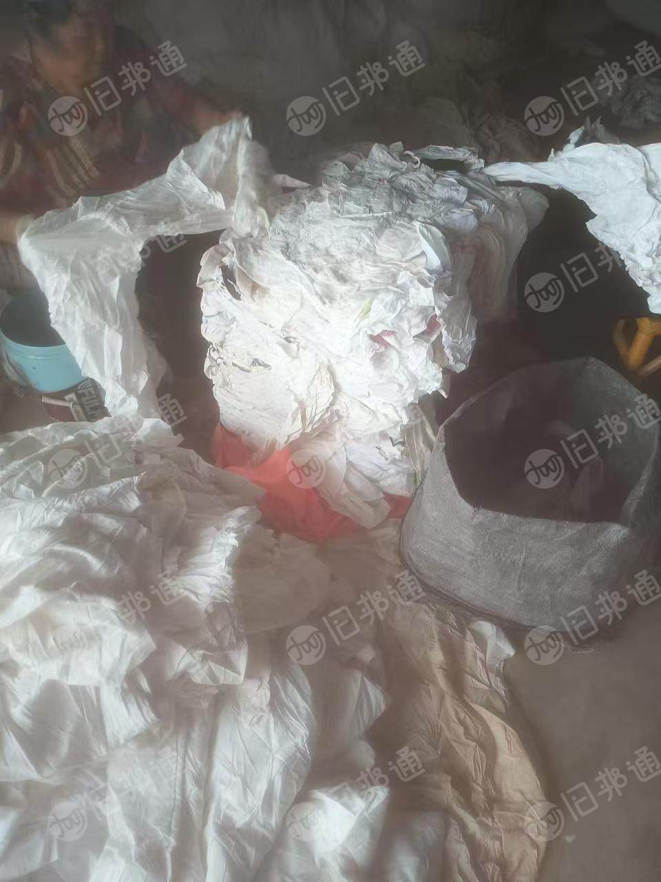 长期大量出售旧衣服大白料，现货30吨，厂在江苏苏州