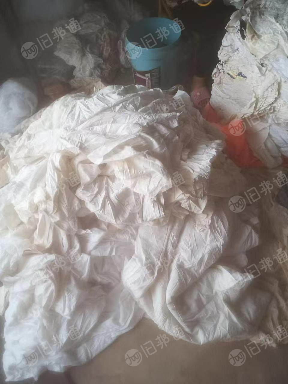 长期大量出售旧衣服大白料，现货30吨，厂在江苏苏州