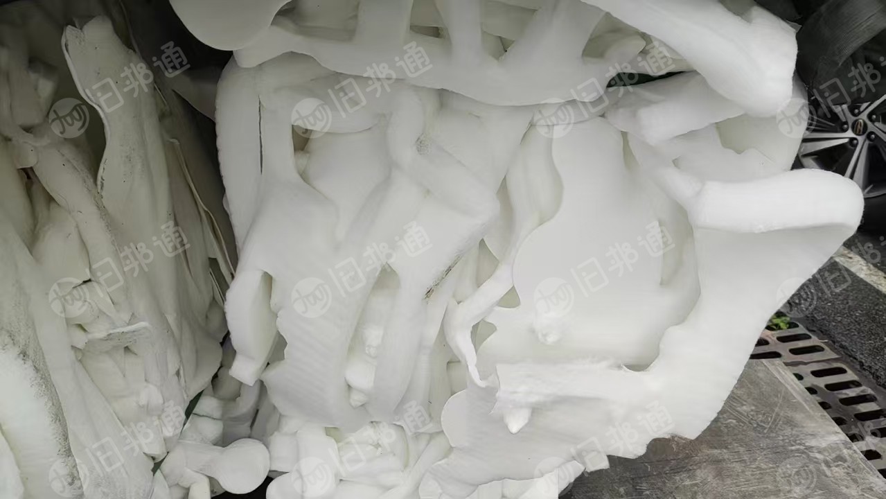 长期出售白色的汽车吸音棉，汽车隔音棉，现货4吨左右，可以弹被子用