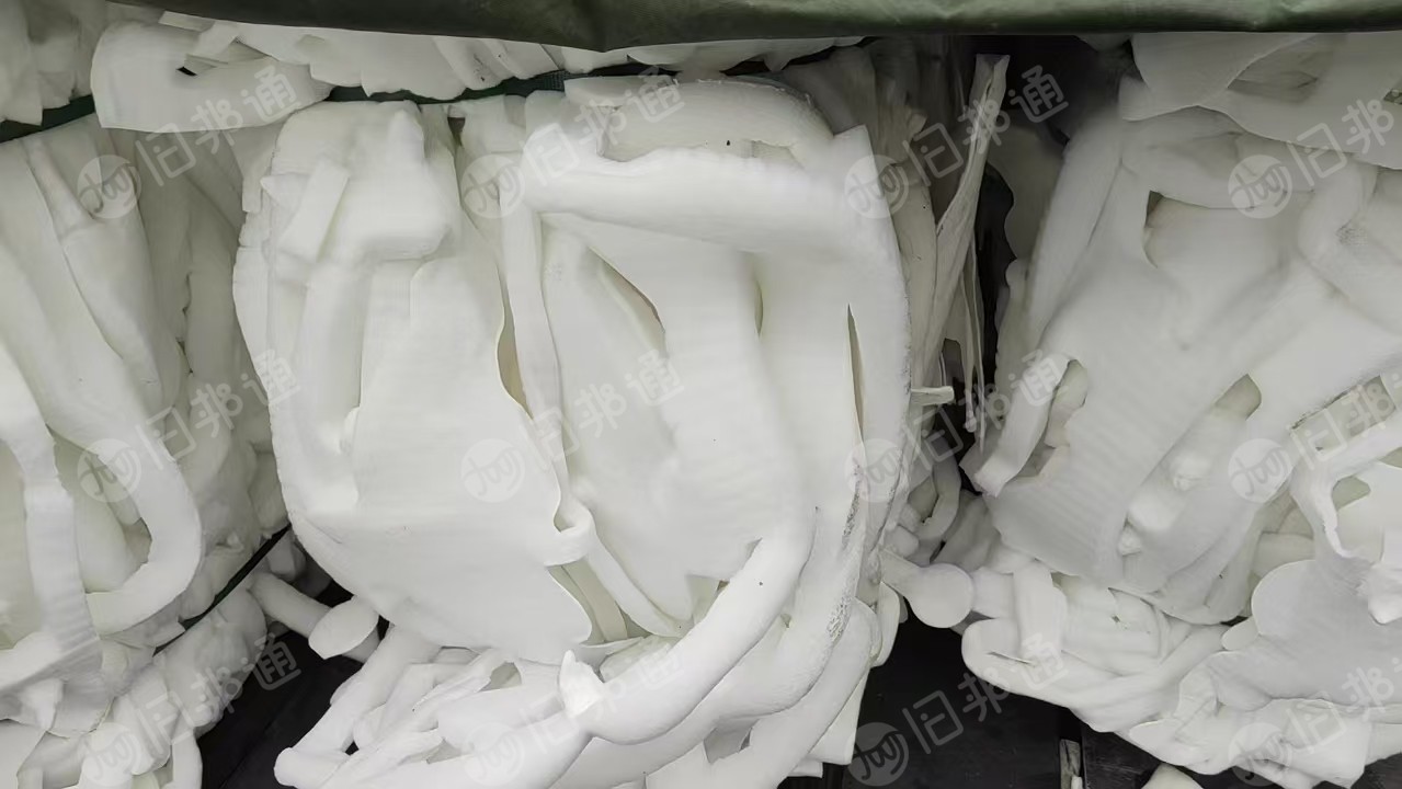 长期出售白色的汽车吸音棉，汽车隔音棉，现货4吨左右，可以弹被子用