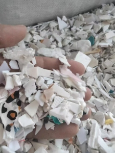 出售全漂日杂白丙破碎料，过漂曹甩干，月供150吨