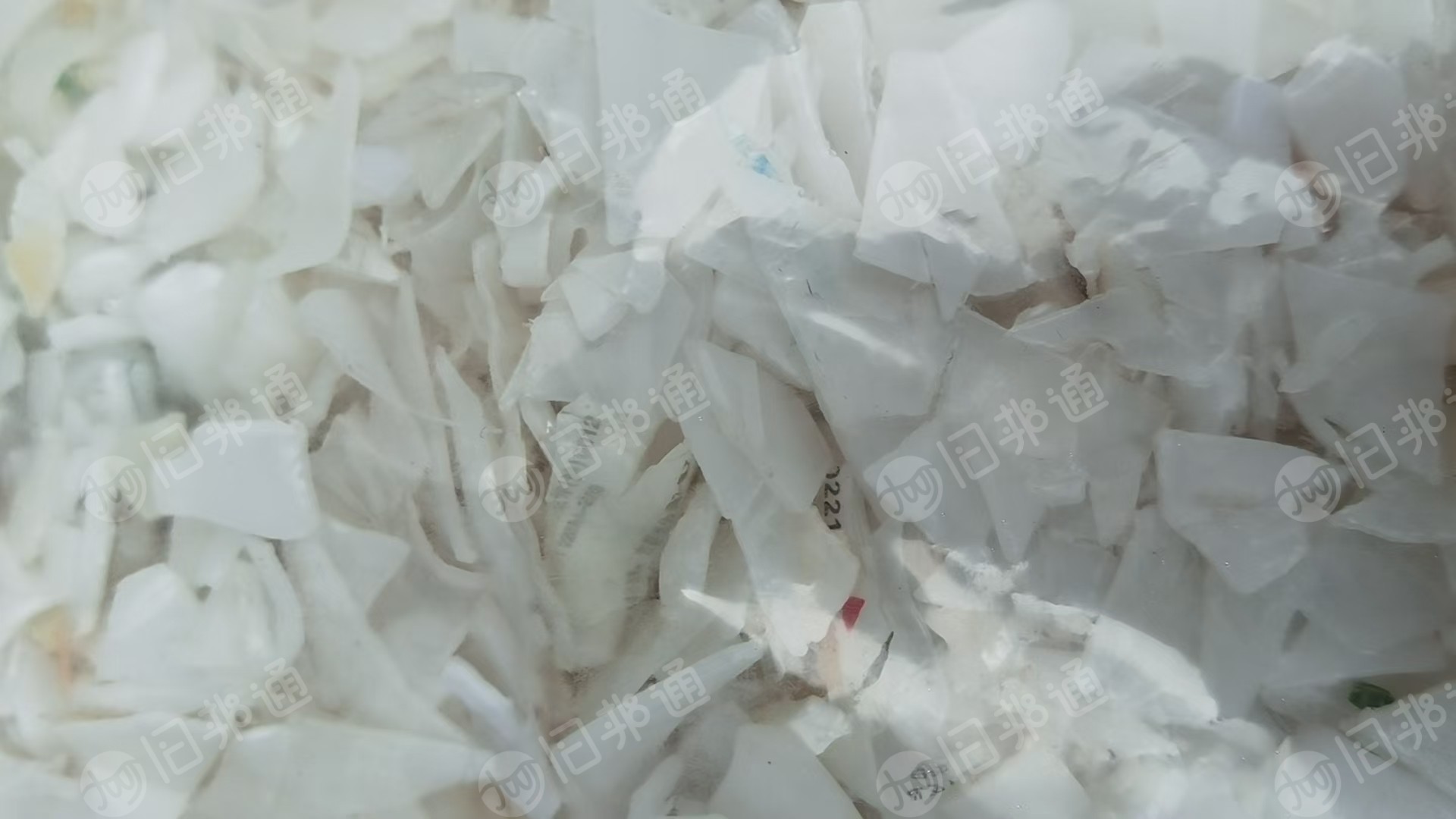出售PE酱油壶破碎料，可直接上机造粒，现货三四十吨，海南海口