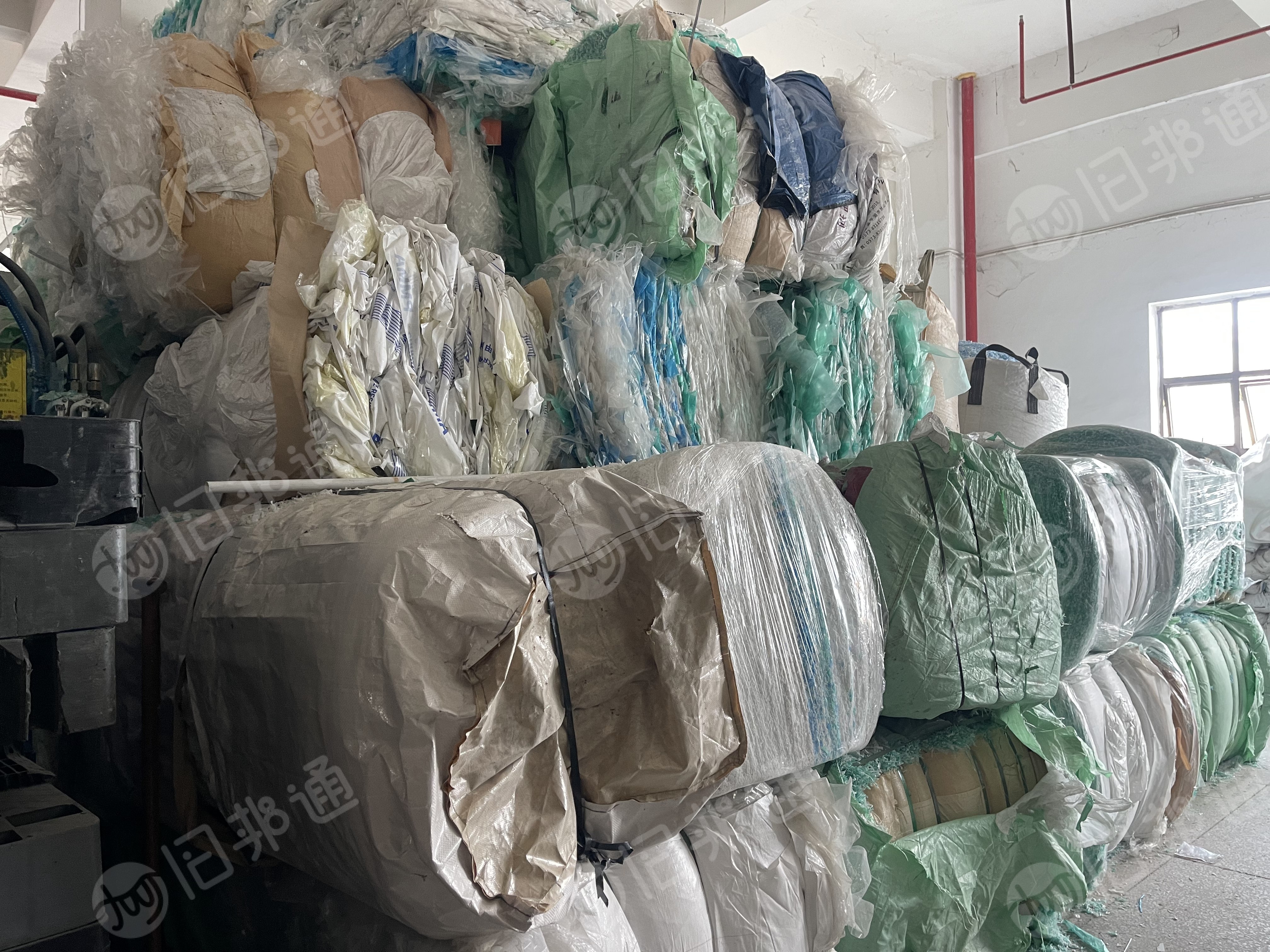 长期出售亚克力板上下来的PE膜废料，有湿水和手撕膜两种