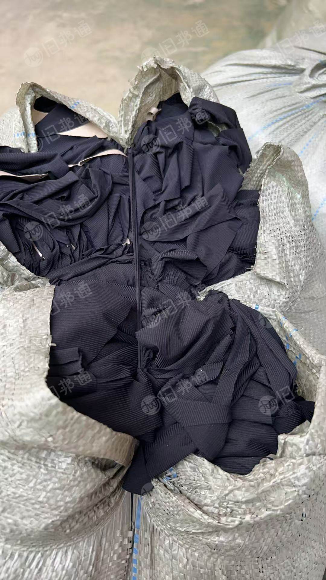 长期出售内衣厂下来的锦氨废布，锦纶边角料，氨纶含量在20，35的都有，月供七八吨