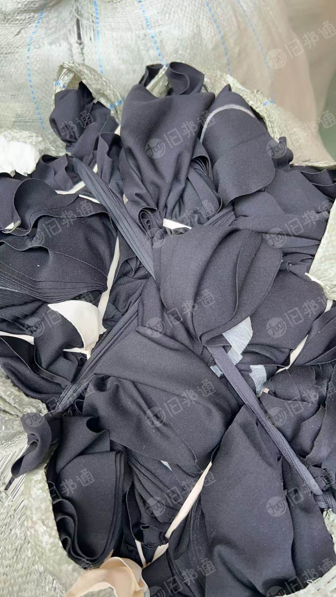 长期出售内衣厂下来的锦氨废布，锦纶边角料，氨纶含量在20，35的都有，月供七八吨