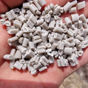 出售大白吨包颗粒，过100目，注塑拉丝都可以