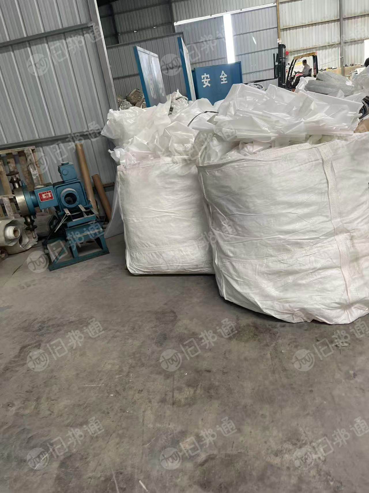 厂家出售PET板材下来的无胶PET膜废料，卷筒散货都有，透明和白色磨砂，长期有货