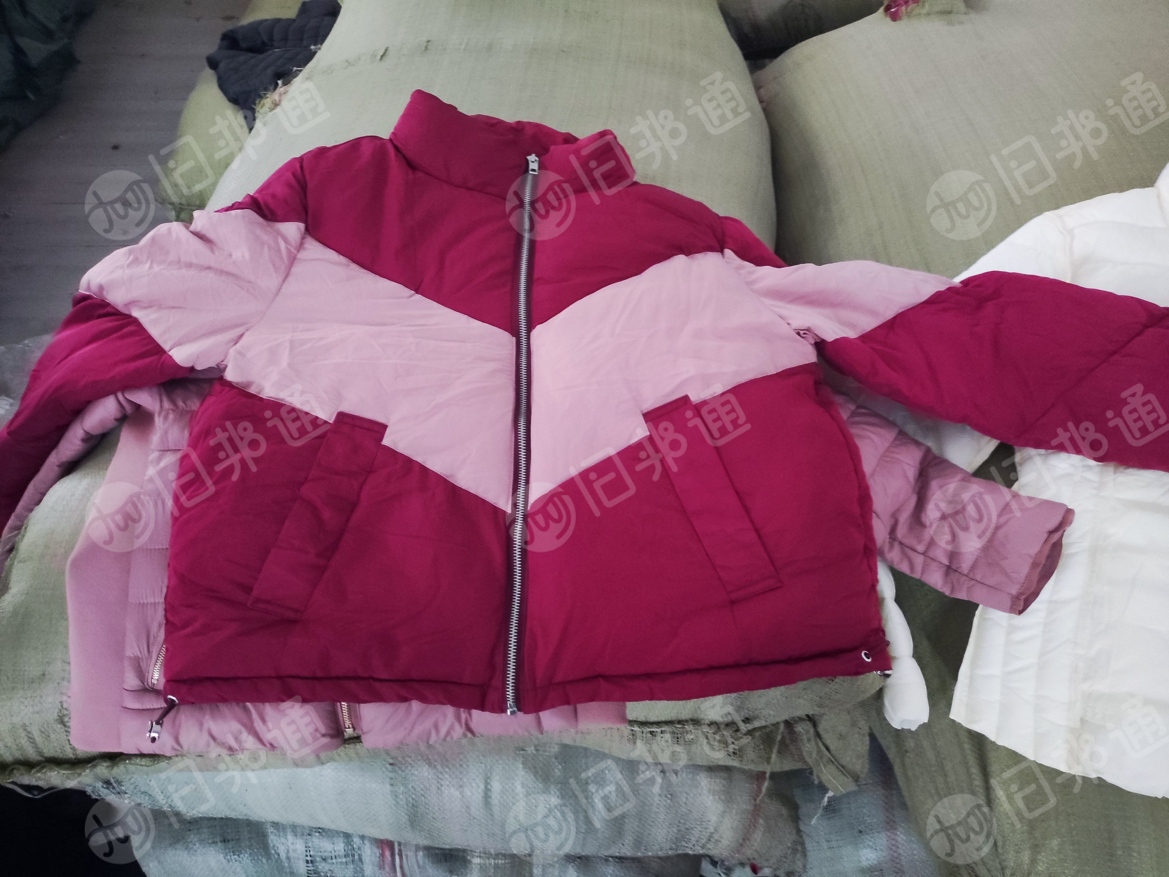 出售库存衣服，库存服装，有棉服，羽绒服等，现货有27000件，货在甘肃兰州