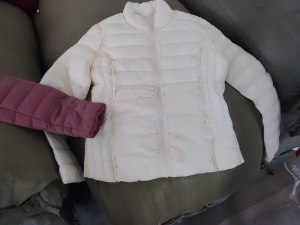 出售库存衣服，库存服装，有棉服，羽绒服等，现货有27000件，货在甘肃兰州