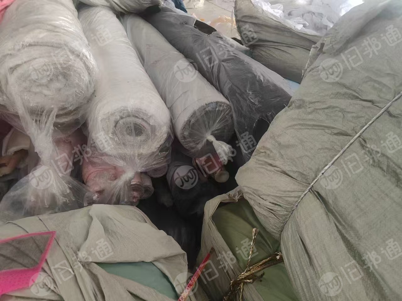 长期出售涤纶磨毛布,涤纶大小卷布,克重80-90左右,货在浙江湖州