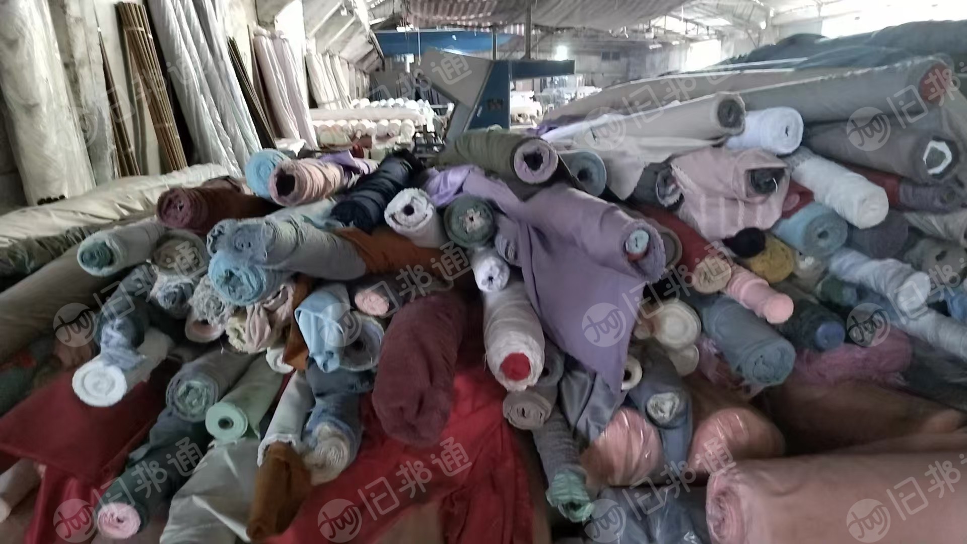 长期出售涤纶磨毛布,涤纶大小卷布,克重80-90左右,货在浙江湖州