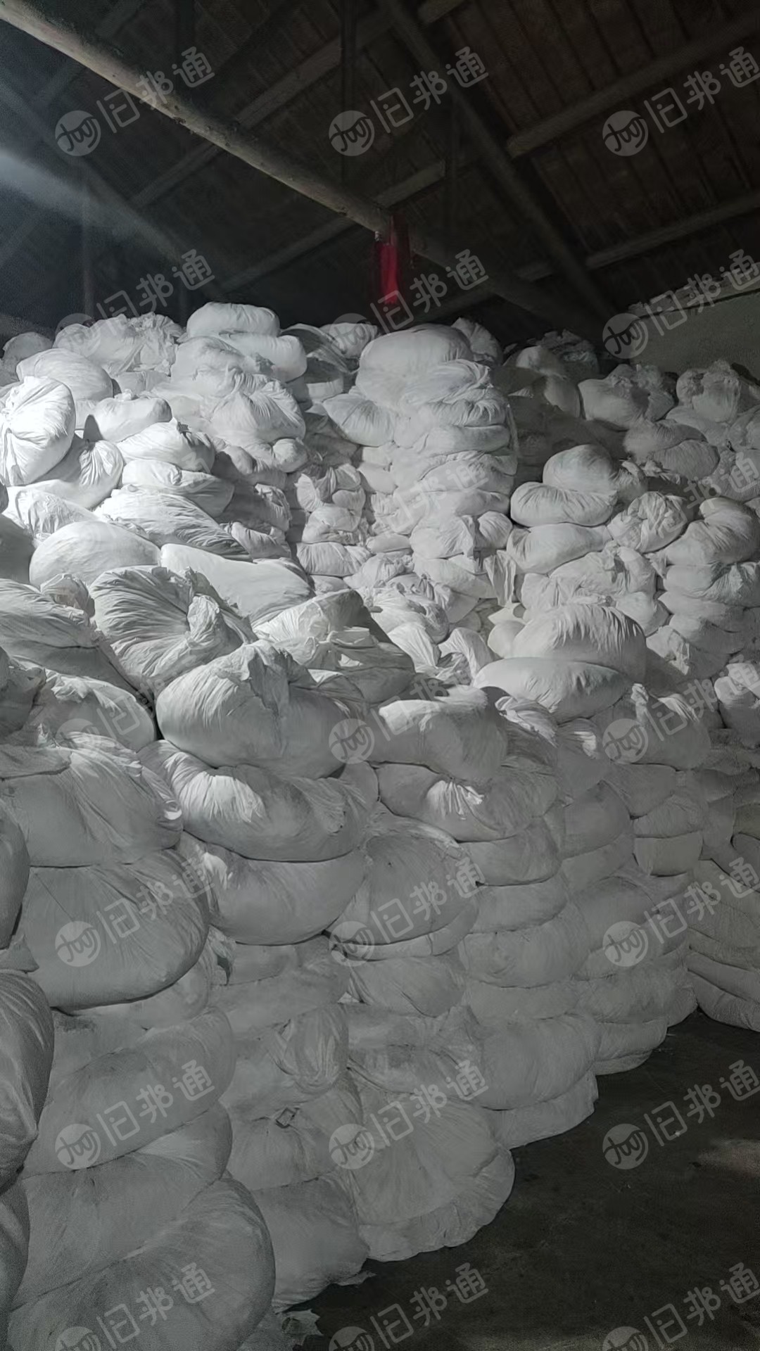 长期大量出售涤纶白布，涤纶废布，涤纶布块，现货有200吨，货在浙江湖州